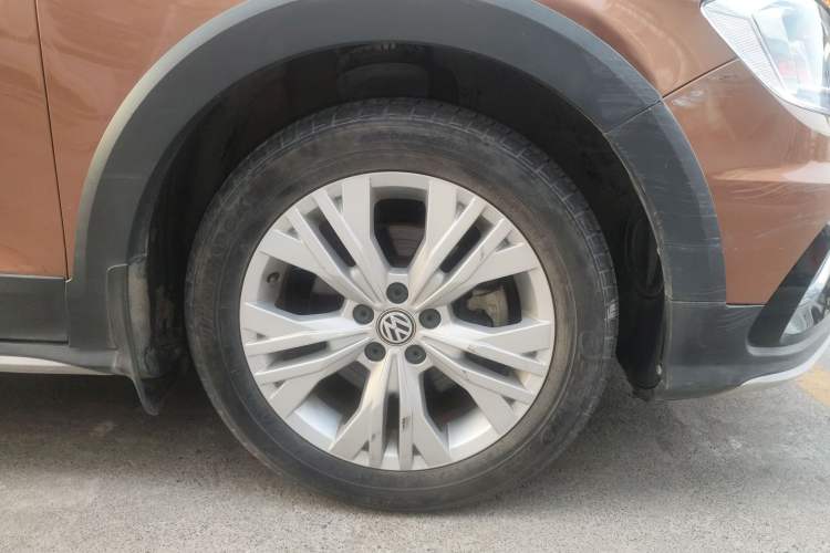 Used Volkswagen C-TREK 2017 1.6L Manual Comfort Model Right Front Wheel Hub