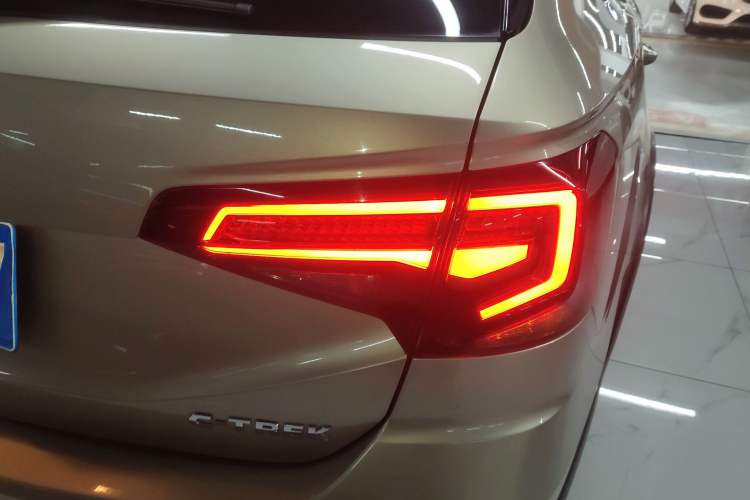 Used Volkswagen C-TREK 2017 1.6L Manual Comfort Model Right Rear Taillight