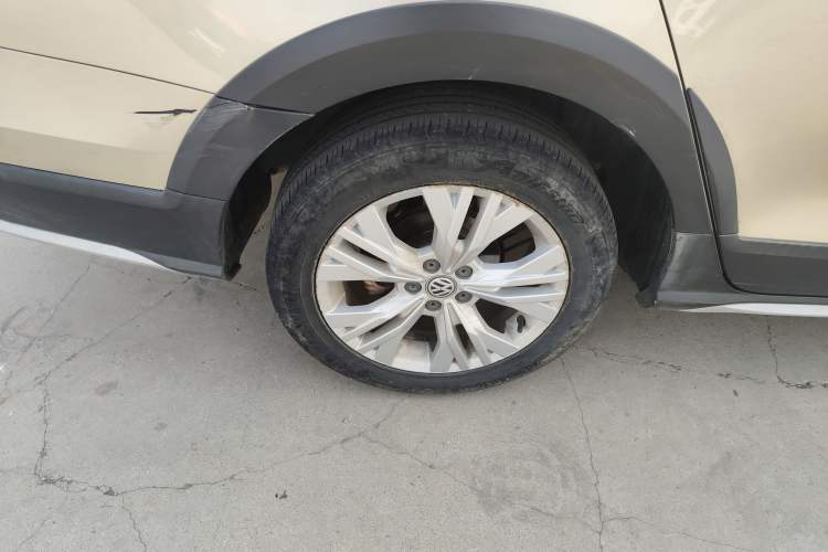 Used Volkswagen C-TREK 2017 1.6L Automatic Comfort Model Right Rear Wheel Hub