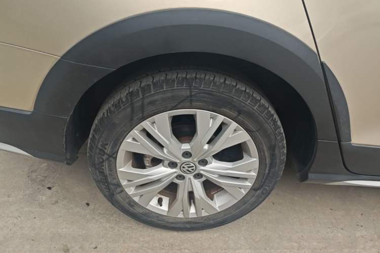 Used Volkswagen C-TREK 2017 1.6L Automatic Comfort Model Right Rear Wheel Hub