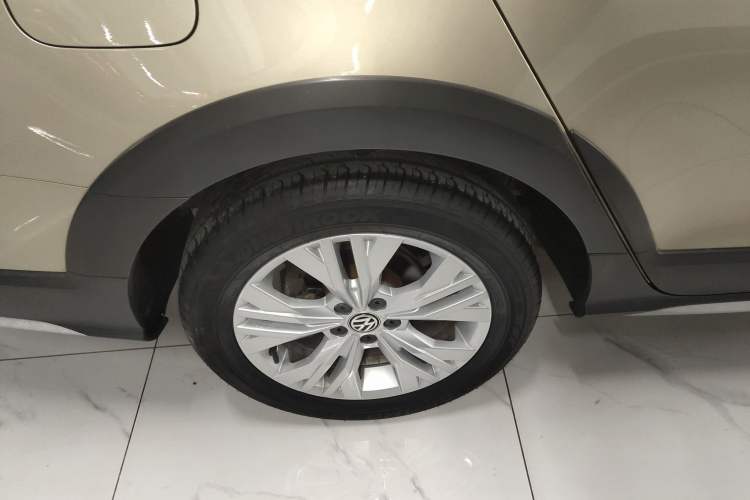 Used Volkswagen C-TREK 2017 1.6L Manual Comfort Model Right Rear Wheel Hub