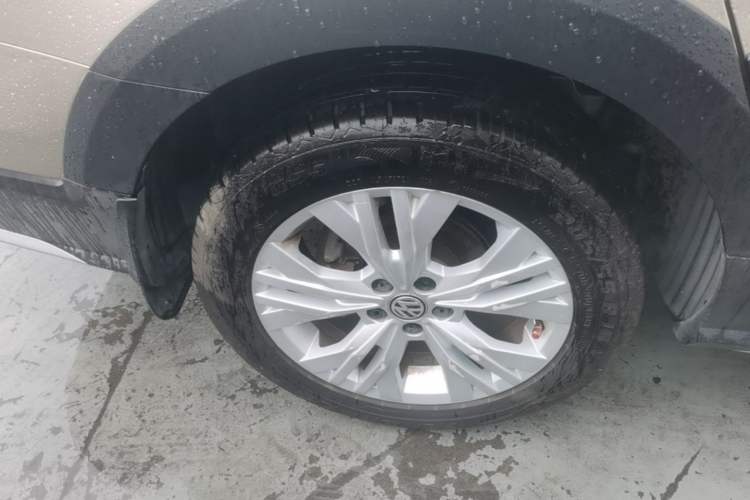 Used Volkswagen C-TREK 2017 1.6L Automatic Comfort Model Right Rear Wheel Hub