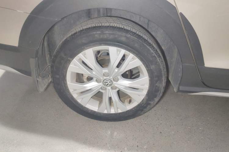 Used Volkswagen C-TREK 2017 1.6L Automatic Comfort Model Right Rear Wheel Hub