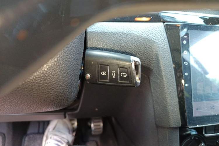 Used Volkswagen C-TREK 2017 230TSI DSG Comfort Version Vehicle Key