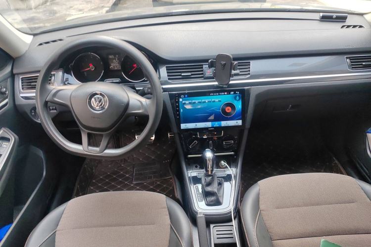 Used Volkswagen C-TREK 2017 1.6L Automatic Comfort Model Center Console