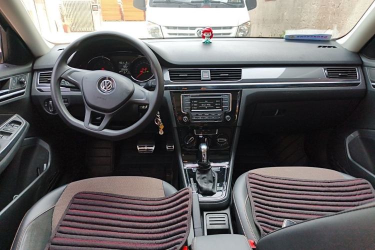 Used Volkswagen C-TREK 2017 1.6L Automatic Comfort Model Center Console
