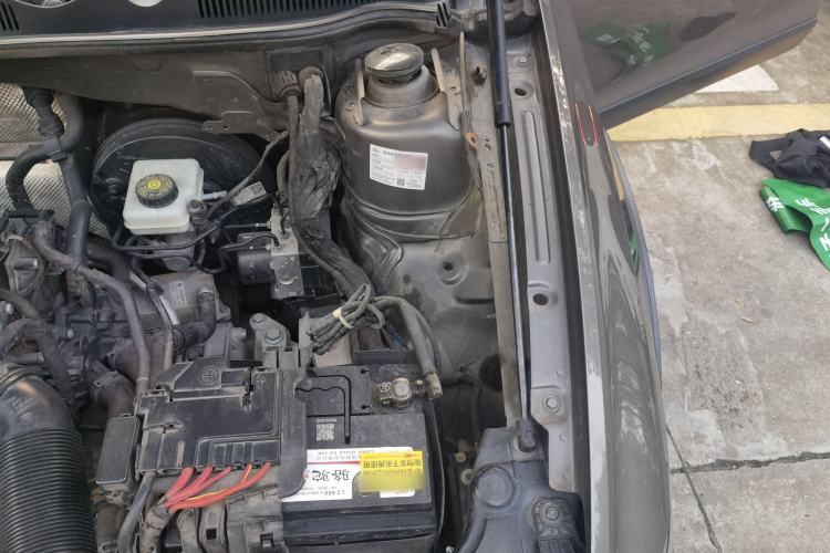 Used Volkswagen C-TREK 2017 1.6L Automatic Luxury Model Engine Bay Left