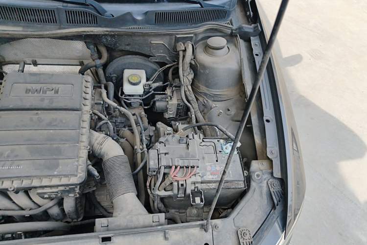 Used Volkswagen C-TREK 2017 1.6L Automatic Comfort Model Engine Bay Left