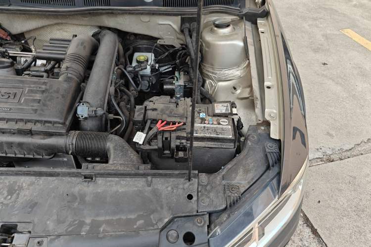 Used Volkswagen C-TREK 2017 230TSI Manual Comfort Version Engine Bay Left