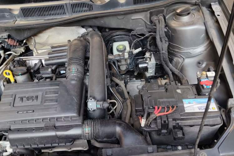 Used Volkswagen C-TREK 2017 230TSI DSG Comfort Version Engine Bay Left