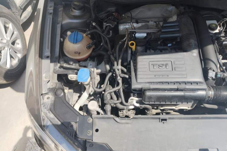 Used Volkswagen C-TREK 2017 230TSI DSG Comfort Version Engine Bay Right