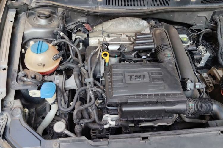 Used Volkswagen C-TREK 2017 230TSI DSG Comfort Version Engine Bay Right