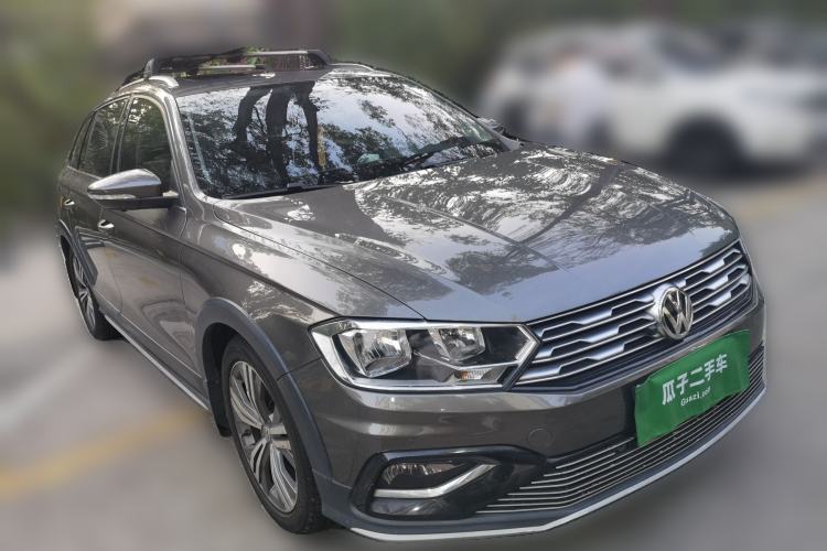 Used Volkswagen C-TREK 2017 1.6L Automatic Luxury Model Front Right 45 Deg