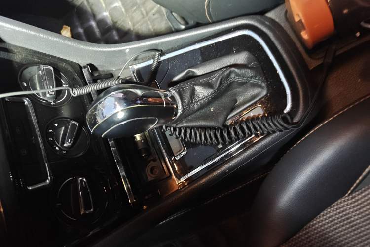 Used Volkswagen C-TREK 2017 1.6L Automatic Comfort Model Gear Lever