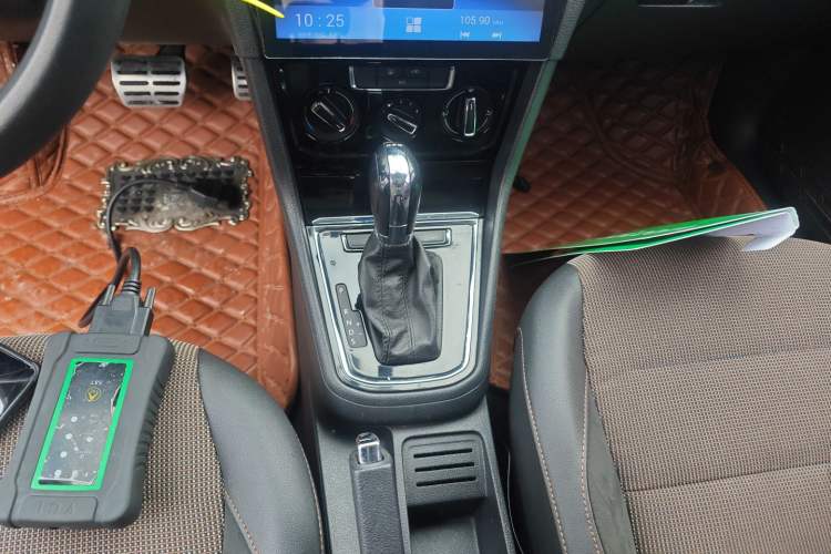 Used Volkswagen C-TREK 2017 230TSI DSG Comfort Version Gear Lever