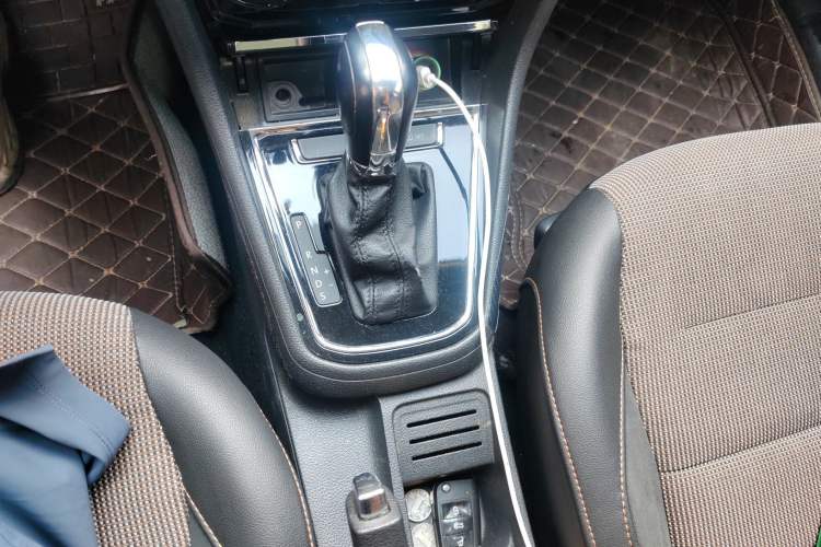 Used Volkswagen C-TREK 2017 1.6L Automatic Comfort Model Gear Lever