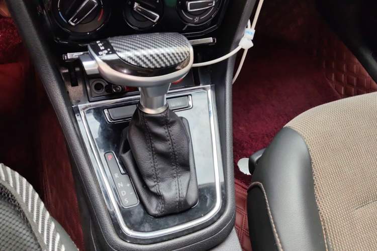 Used Volkswagen C-TREK 2017 230TSI DSG Comfort Version Gear Lever