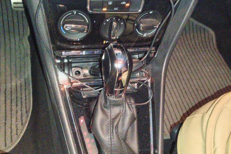 Used Volkswagen C-TREK 2017 1.6L Automatic Comfort Model Gear Lever
