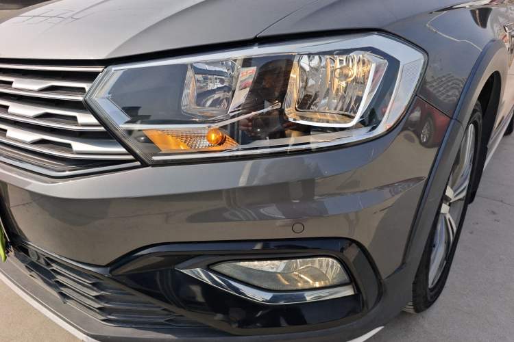 Used Volkswagen C-TREK 2017 1.6L Automatic Luxury Model Left Front Headlight