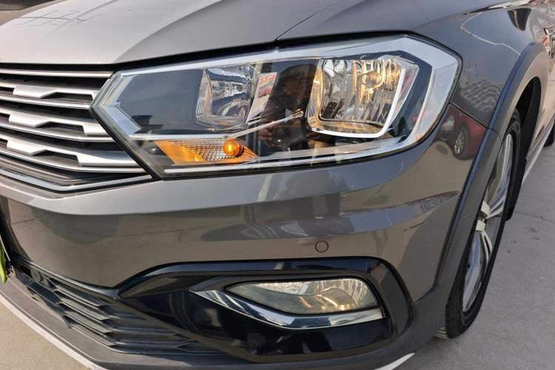 Used Volkswagen C-TREK 2017 1.6L Automatic Luxury Model Left Front Headlight