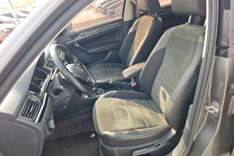 Used Volkswagen C-TREK 2017 1.6L Automatic Luxury Model Left Front Seat