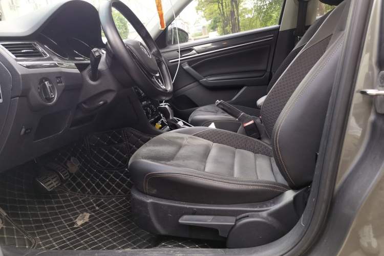 Used Volkswagen C-TREK 2017 1.6L Automatic Luxury Model Left Front Seat