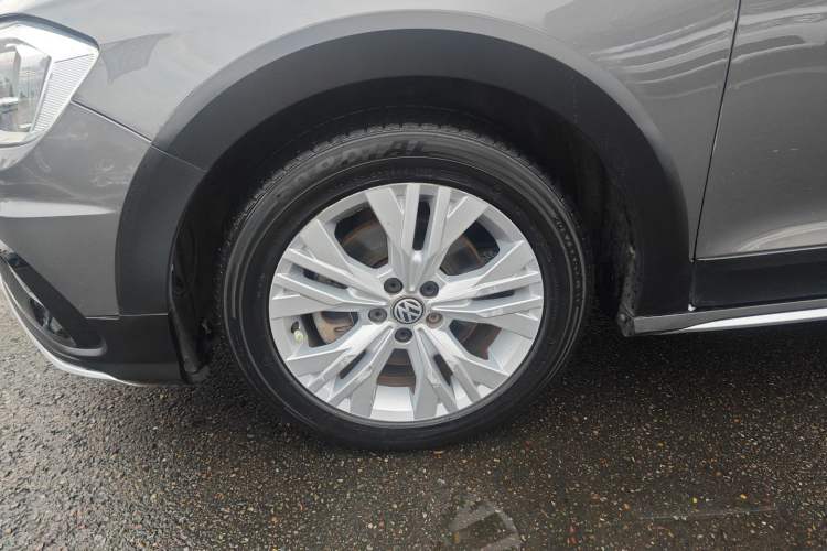 Used Volkswagen C-TREK 2017 230TSI DSG Comfort Version Left Front Wheel Hub