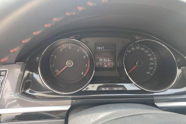 Used Volkswagen C-TREK 2017 230TSI DSG Comfort Version Odometer Close Up