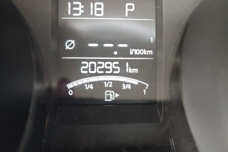 Used Volkswagen C-TREK 2017 230TSI DSG Comfort Version Odometer Close Up