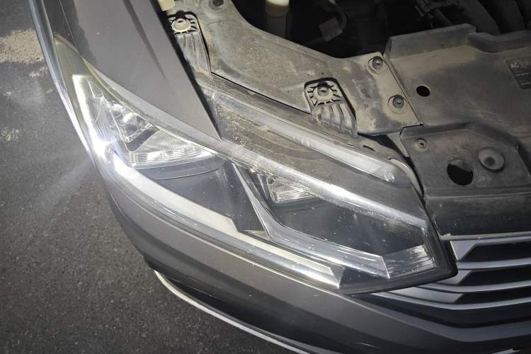 Used Volkswagen C-TREK 2017 1.6L Automatic Comfort Model Right Front Headlight