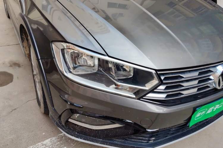 Used Volkswagen C-TREK 2017 230TSI DSG Comfort Version Right Front Headlight