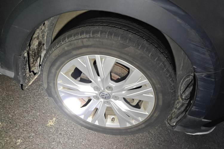 Used Volkswagen C-TREK 2017 1.6L Automatic Comfort Model Right Front Wheel Hub