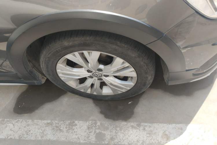Used Volkswagen C-TREK 2017 230TSI DSG Comfort Version Right Front Wheel Hub