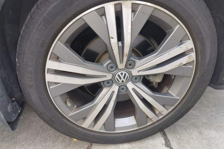 Used Volkswagen C-TREK 2017 1.6L Automatic Luxury Model Right Front Wheel Hub