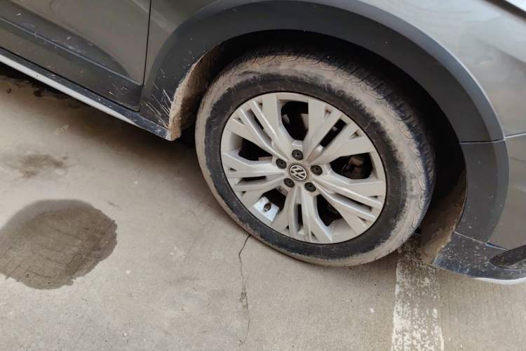 Used Volkswagen C-TREK 2017 230TSI DSG Comfort Version Right Front Wheel Hub