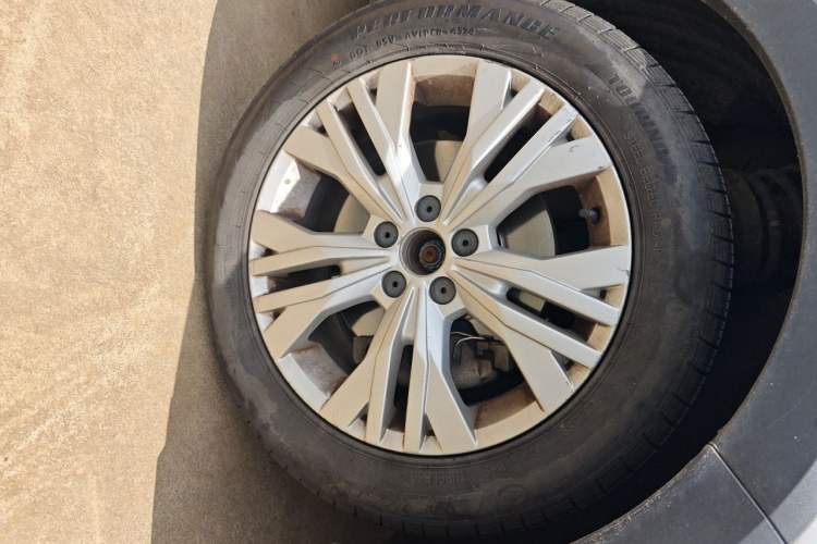Used Volkswagen C-TREK 2017 230TSI DSG Comfort Version Right Front Wheel Hub
