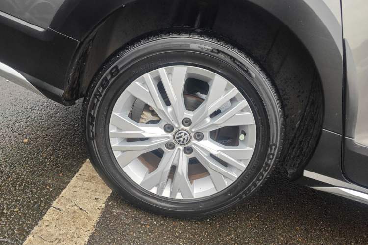 Used Volkswagen C-TREK 2017 230TSI DSG Comfort Version Right Rear Wheel Hub