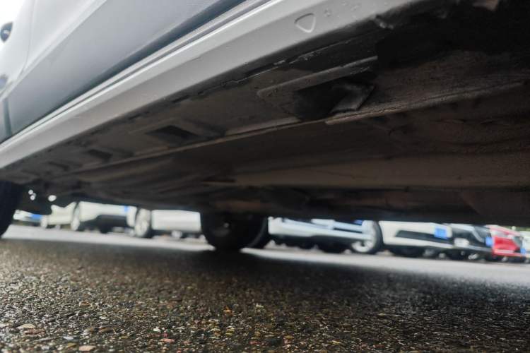 Used Volkswagen C-TREK 2017 230TSI DSG Comfort Version Right Side Sill