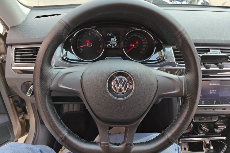 Used Volkswagen C-TREK 2017 230TSI Manual Comfort Version Steering Wheel