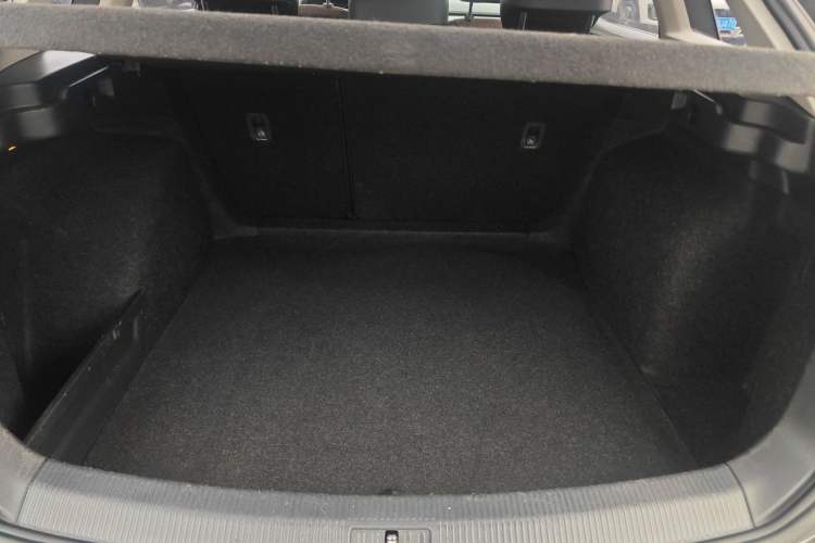 Used Volkswagen C-TREK 2017 230TSI DSG Comfort Version Trunk