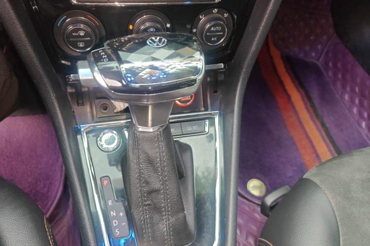 Used Volkswagen C-TREK 2017 230TSI DSG Luxury Model Gear Lever