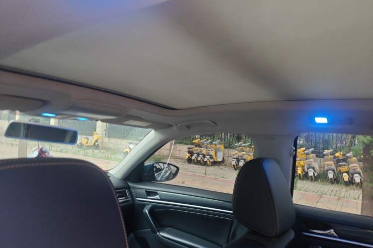 Used Volkswagen C-TREK 2017 230TSI DSG Luxury Model Headliner