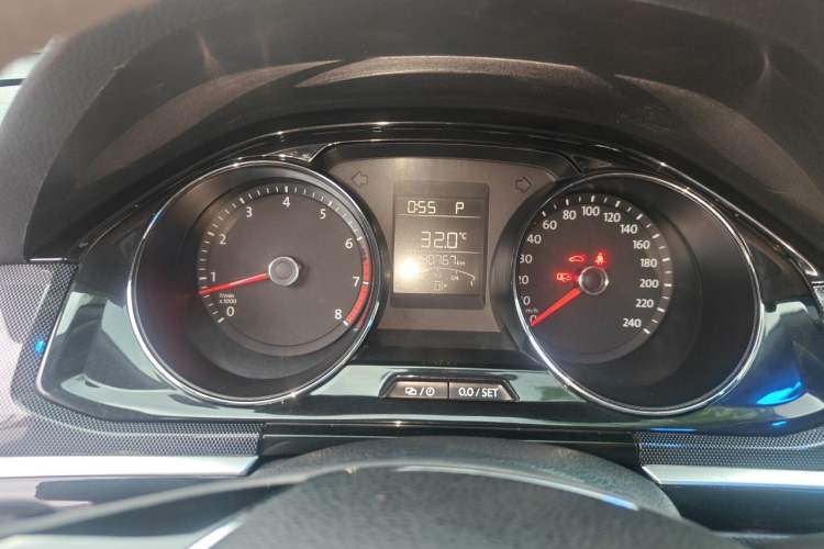 Used Volkswagen C-TREK 2017 230TSI DSG Luxury Model Instrument Cluster