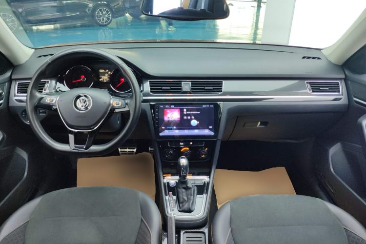 Used Volkswagen C-TREK 2017 230TSI DSG Luxury Model Center Console