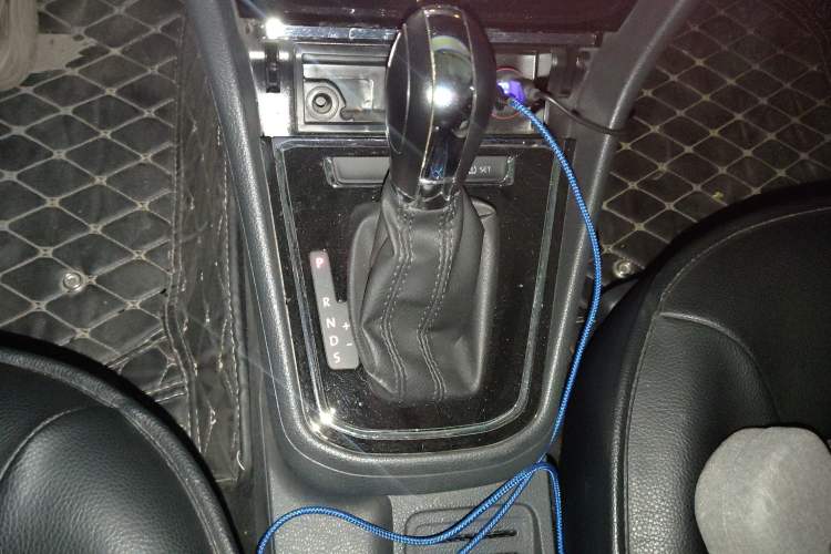 Used Volkswagen C-TREK 2017 1.6L Automatic Comfort Model Gear Lever