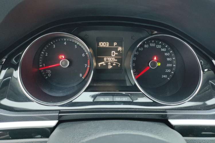 Used Volkswagen C-TREK 2017 230TSI DSG Luxury Model Instrument Cluster