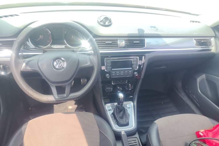 Used Volkswagen C-TREK 2017 1.6L Automatic Comfort Model Center Console