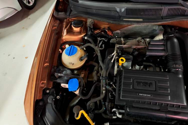 Used Volkswagen C-TREK 2017 230TSI DSG Luxury Model Engine Bay Right