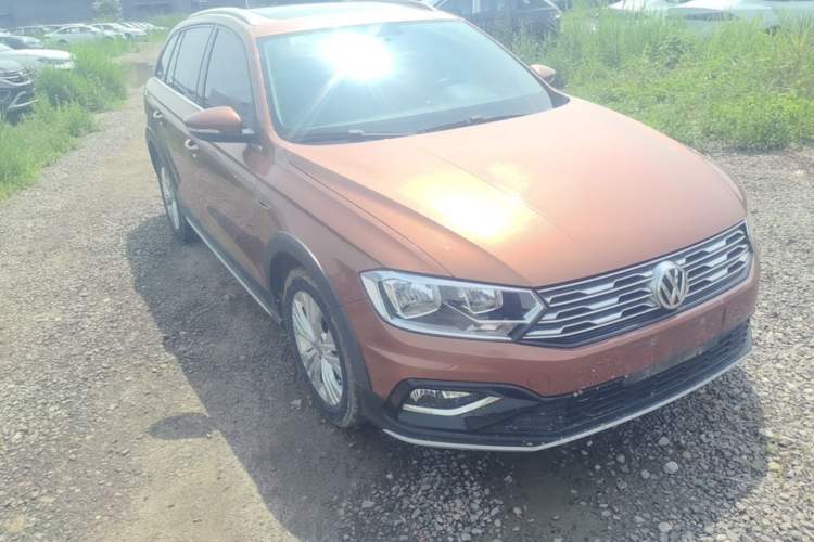Used Volkswagen C-TREK 2017 1.6L Automatic Comfort Model Front Right 45 Deg