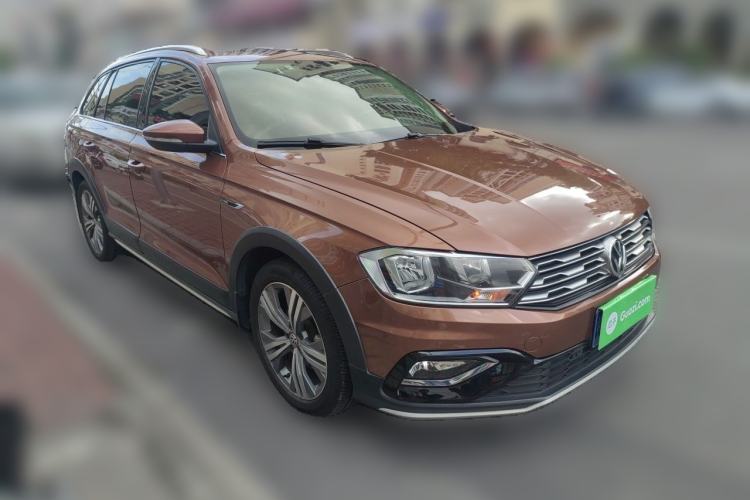Used Volkswagen C-TREK 2017 1.6L Automatic Luxury Model Front Right 45 Deg